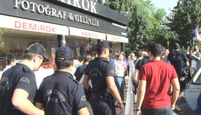 AKP aday tanıtım toplantısında slogan kavgası - Resim : 4