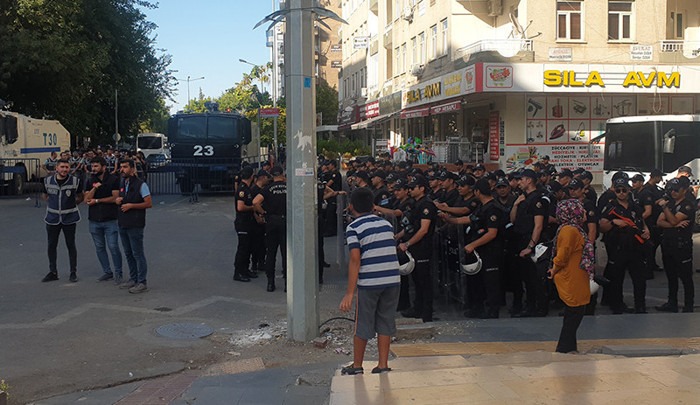 Diyarbakır’da kayyım protestosu: Gaspa gasp, hırsızlığa hırsızlık demeye devam edeceğiz - Resim : 1