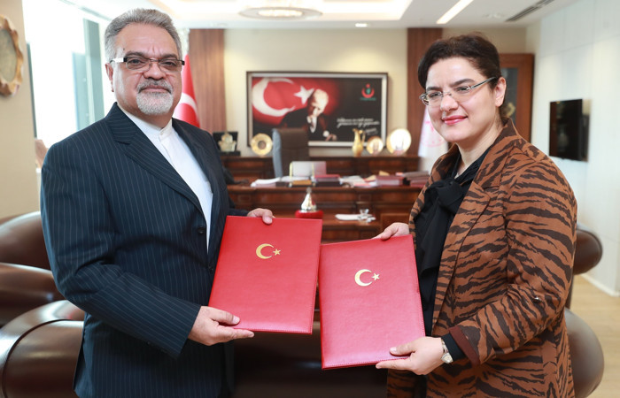 Türkiye'den İran'a tıbbi malzeme yardımı - Resim : 2