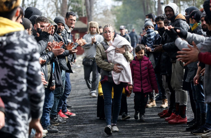 Sınırdaki göçmenlerden 8 Mart eylemi: Kapıları açın! - Resim : 1