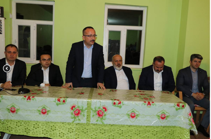 'Ethem Sancak Siirt Valisi ile birlikte köyleri gezdi: HDP'ye oy vermeyin' - Resim : 1