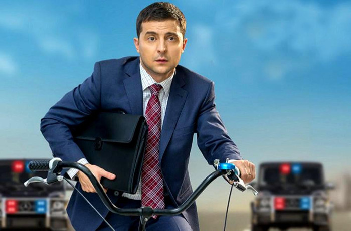 Bir Zelenskiy portresi: 'Sahte cumhurbaşkanı' rolünden cephedeki cumhurbaşkanına - Resim : 2
