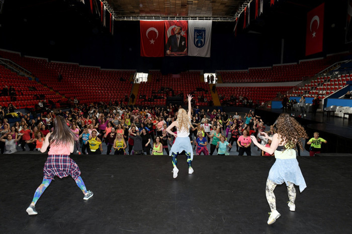 Ankara'da kadına yönelik şiddete dans ederek 'hayır' dediler - Resim : 1