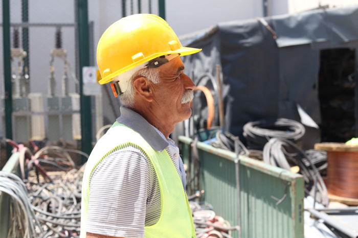 Elektrik işçisi isyan etti: Kendimizi sıka sıka suyumuz çıktı - Resim : 1