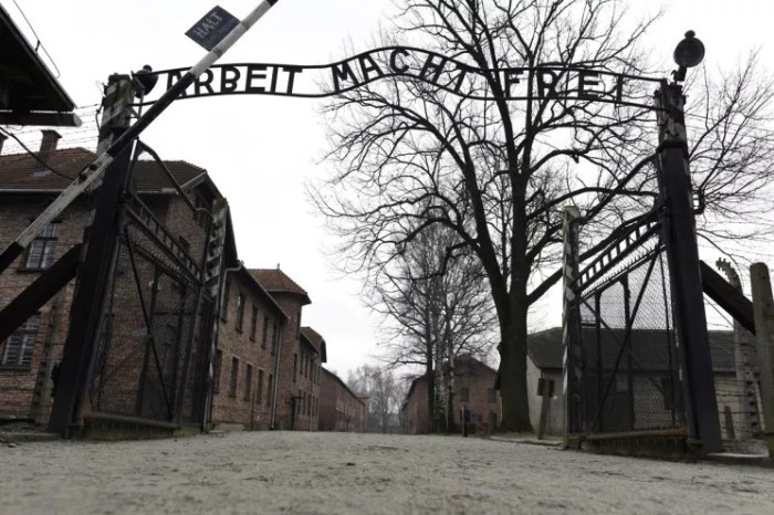 auschwitz2.webp