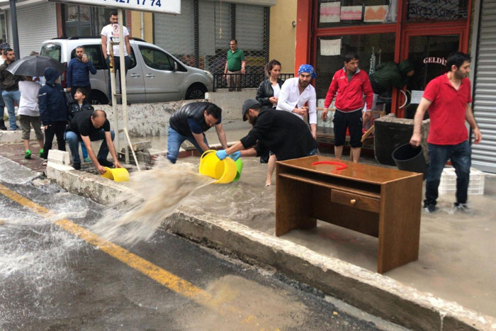 Ankara'da sel: 3 kişi hayatını kaybetti - Resim : 1