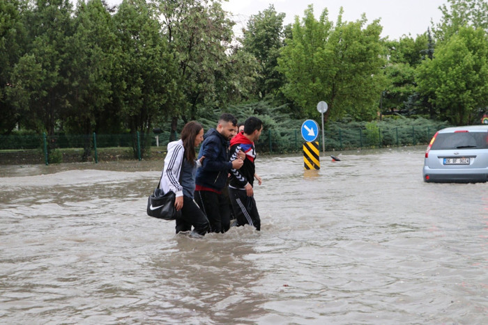 Ankara'da sel: 3 kişi hayatını kaybetti - Resim : 3