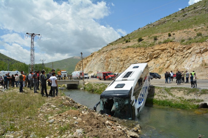 bitlis-otobus-dere.jpg