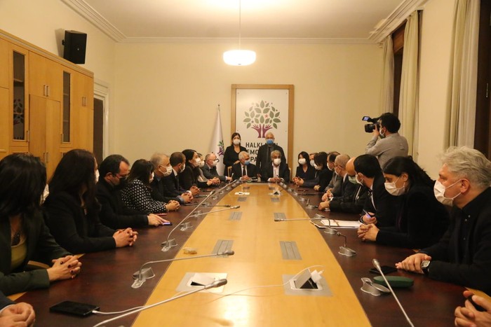 HDP’den kapatma davasına ilişkin açıklama: Demokrasiye yeni bir darbedir, asla boyun eğmeyeceğiz - Resim : 1