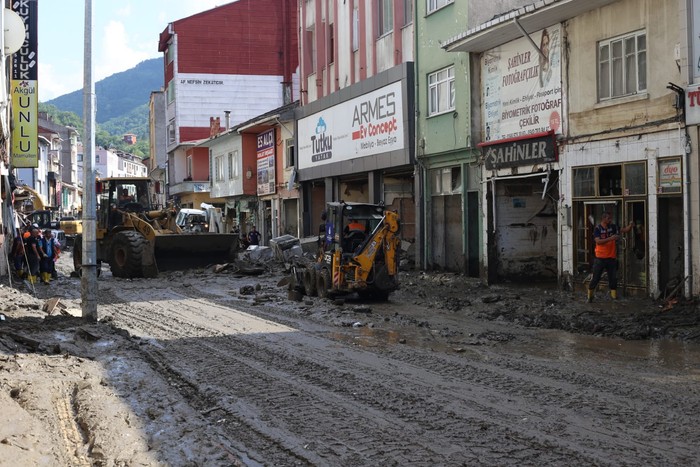 Bir babanın en zor kararı: Selde babası ile oğlunu kurtarmak arasında tercih yaptı - Resim : 2