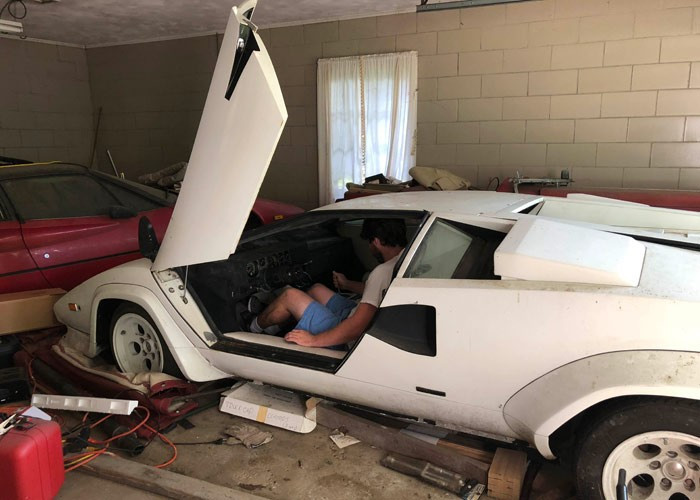 Babaannesinin garajından Ferrari ve Lamborghini çıktı - Resim : 1