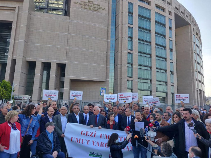 Gezi Davası'nda ceza yağdı: Osman Kavala'ya ağırlaştırılmış müebbet hapis cezası verildi - Resim : 1