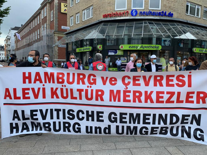 Madımak Katliamı'nda yaşamını yitirenler için Almanya'da anma töreni - Resim : 2