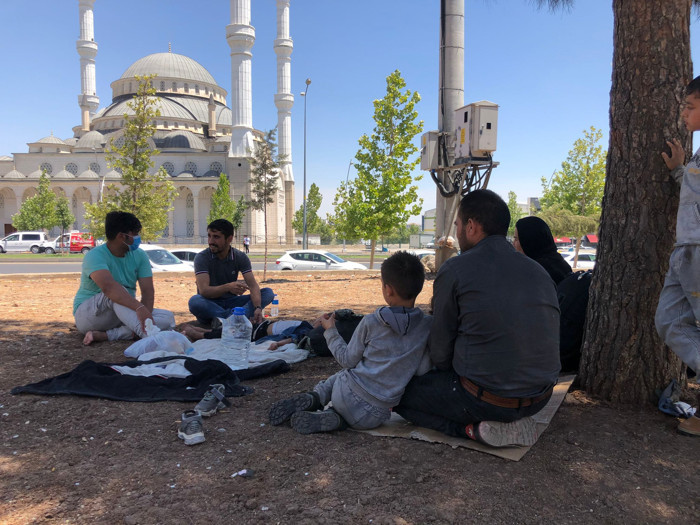 Savaştan kaçan mülteciler geldikleri ülkelerde de ihlaller yaşıyor - Resim : 2
