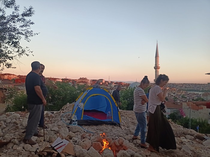 'Oyu aldı sonra yıktı': Fetihtepe halkı yıkılan her bir ev için çadır kuracak - Resim : 3