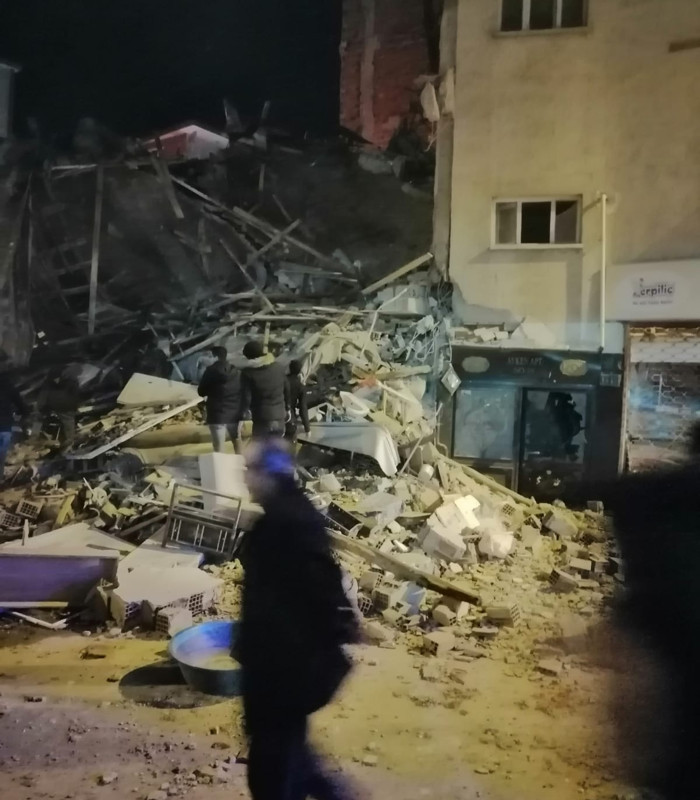 Elazığ'da 6.8 şiddetinde deprem - Resim : 4