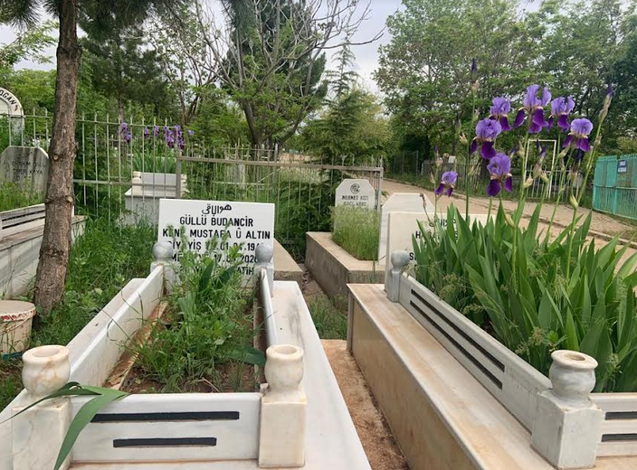 Erkek üzerinden devam ettirilen soy, mezar taşlarında da sürüyor: Anne ismi neden yok? - Resim : 2