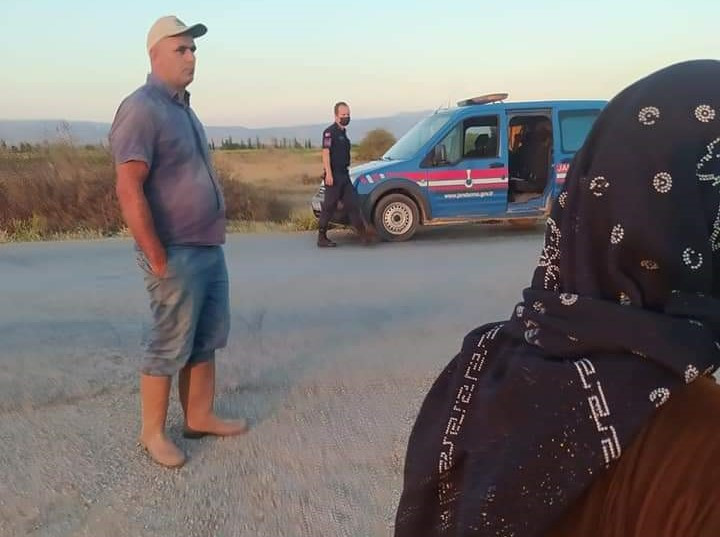 Urfalı mevsimlik tarım işçilerine muhtardan bıçaklı saldırı: Astsubaydan 'sizi buradan kaldırırım' tehdidi - Resim : 1