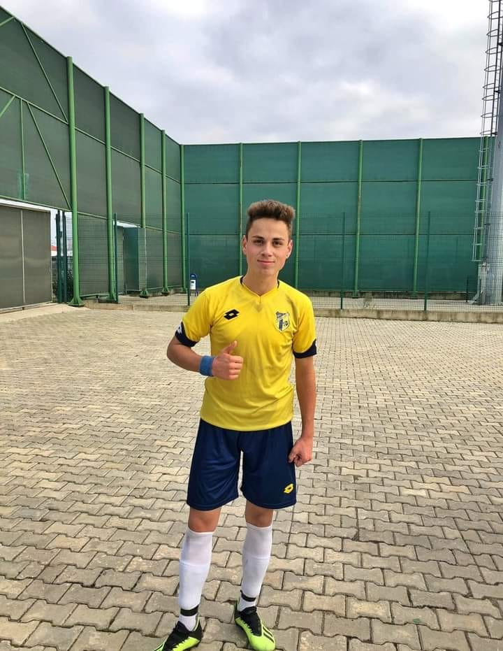 18 yaşındaki futbolcu denizde boğuldu - Resim : 1
