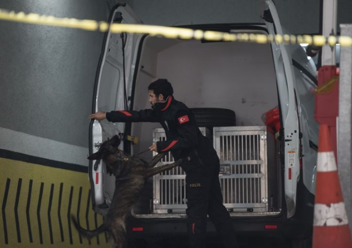 'Konsolosluğun aracında bulunan giysiler çalışanlara ait' - Resim : 1