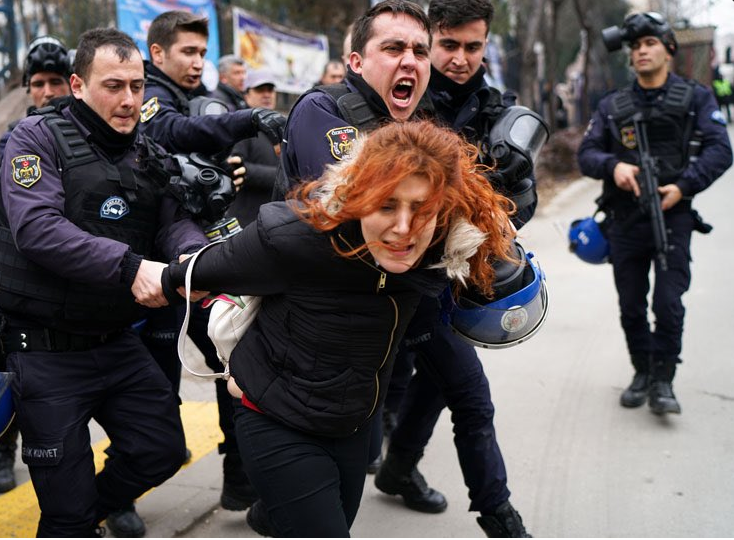 Akademisyenlere polis şiddeti - Resim: 13