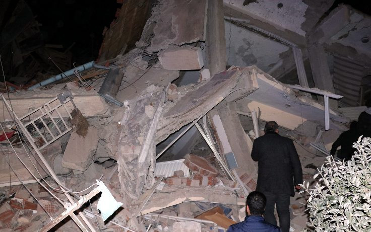Elazığ'da 6.8 şiddetinde deprem - Resim : 6