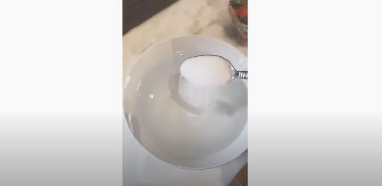 İçinden böcek çıkan çilek videosu gündem oldu, hangi yöntem doğru? - Resim : 3