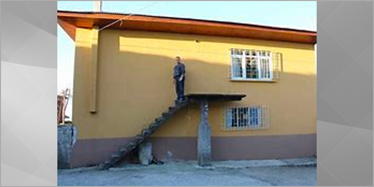 Parası yok ekmek almaya, taht-ı revanla gider desteklemeye!.. - Resim : 1