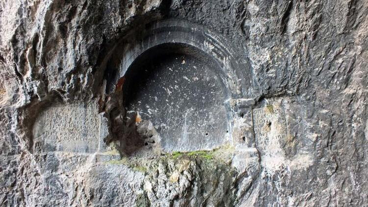 Mağara kilise, kaçak kazılarla talan edildi - Resim : 3
