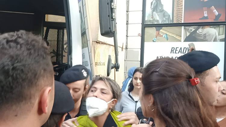 Taksim'de Mehsa Emini için yapılacak yürüyüşe polis engeli: Çok sayıda gözaltı - Resim : 1