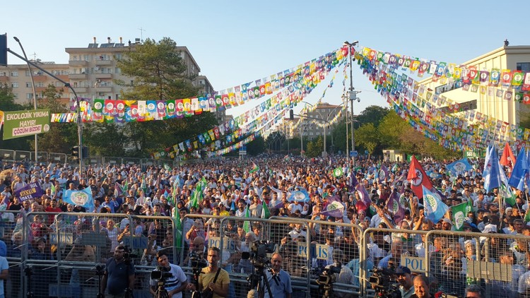 HDP'nin 'Çözüm Biz'de' mitingi: Sömürü politikalarına izin vermeyeceğiz - Resim : 1