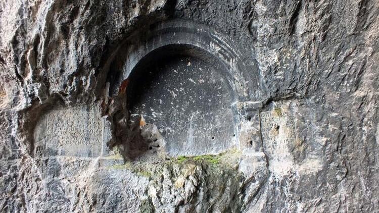 Mağara kilise, kaçak kazılarla talan edildi - Resim : 3
