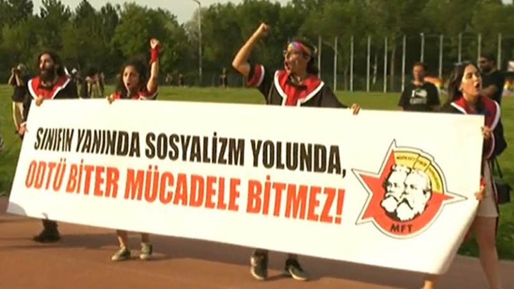 ODTÜ'lüler engellere rağmen Devrim Stadyumu'nda - Resim : 4