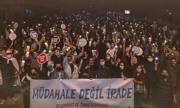 Erdoğan ve Bahçeli Maraş'a 'piknik yapmaya' gidiyor: Adada protestolar var - Resim : 1