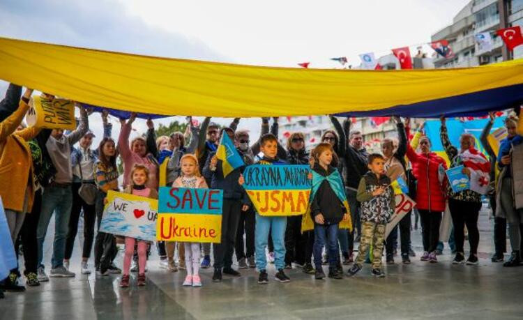 Antalya'daki Ukraynalılardan savaş protestosu: Dönecek bir evim yok - Resim : 3