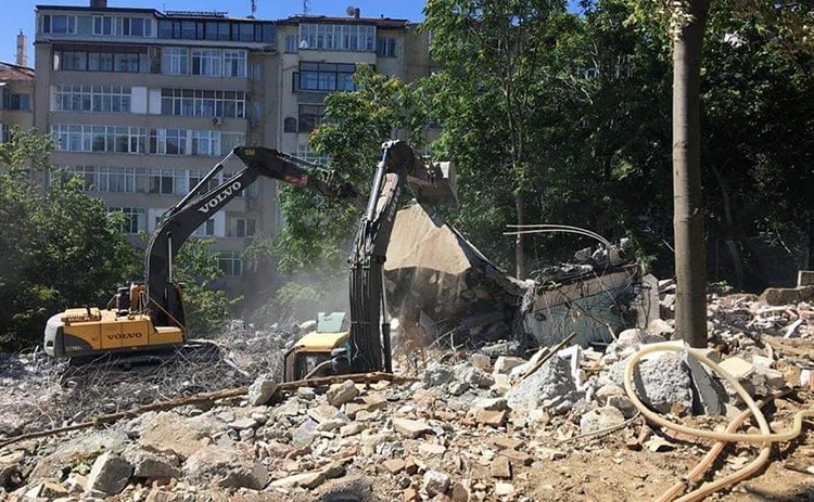 Teşvikiye’nin tek yeşil alanı da betonlaştırıldı - Resim : 1