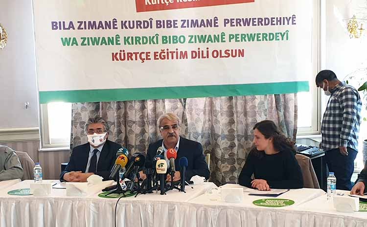 Kürtçe için imza kampanyası: Ülke dil mezarlığına döndü, Kürtçe eğitim dili olmalı - Resim : 1