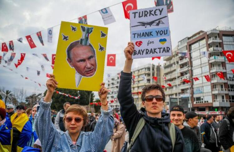 Antalya'daki Ukraynalılardan savaş protestosu: Dönecek bir evim yok - Resim : 5