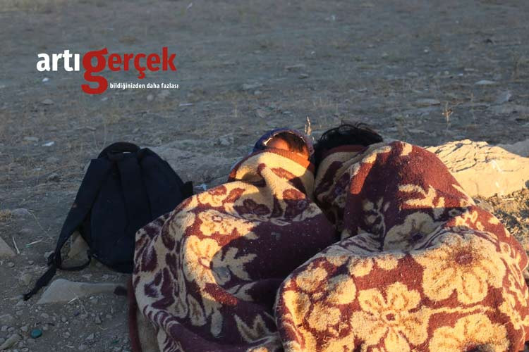 Türkiye-İran sınırında göç şekli değişti: Gündüz saklanıp gece yola çıkıyorlar - Resim : 3