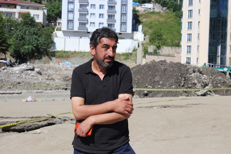 Çocuğunun selden kurtarılışını televizyondan izledi - Resim : 1