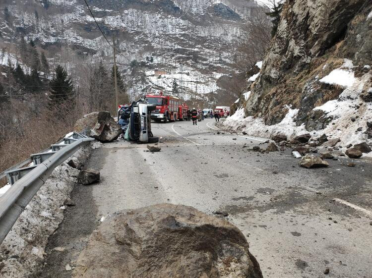 Trabzon'da heyelan sonucu komyanetin üzerine kaya düştü: 4 ölü - Resim : 2