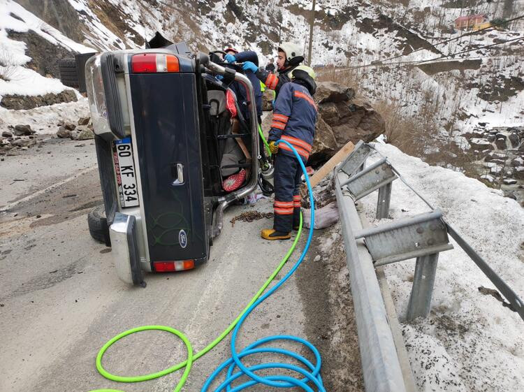 Trabzon'da heyelan sonucu komyanetin üzerine kaya düştü: 4 ölü - Resim : 1