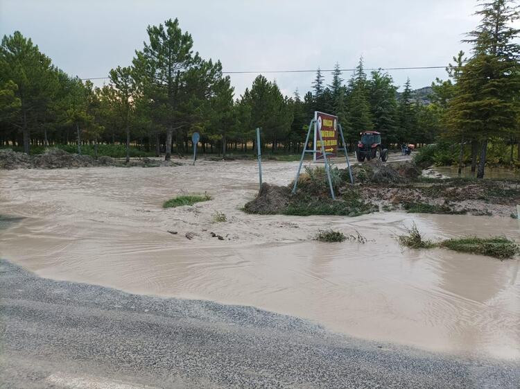 Eskişehir ve Bilecik'te sağanak yağış: Ev ve iş yerlerini su bastı - Resim : 3