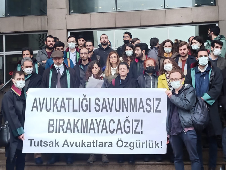 Hukukçular: 5 Nisan’ı bir kutlama günü olarak kabul etmiyoruz - Resim : 1