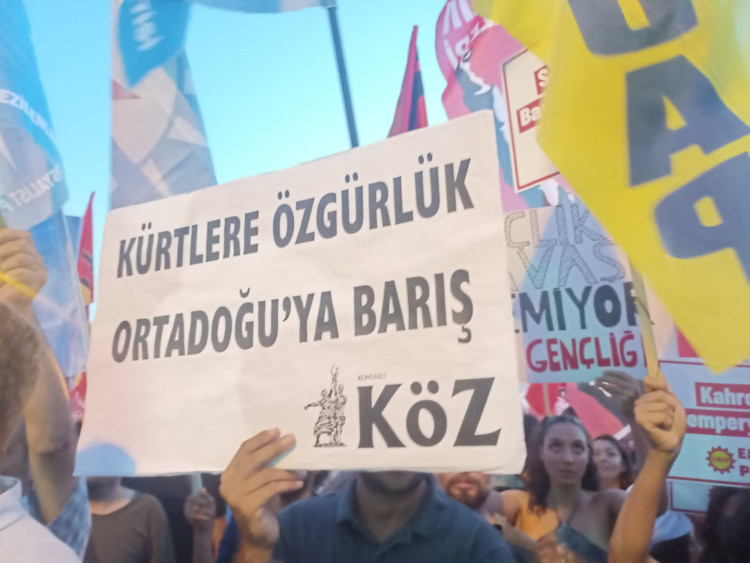 Kadıköy'de 1 Eylül Dünya Barış Günü'ne müdahele: Barış Anneleri gözaltına alındı - Resim : 2