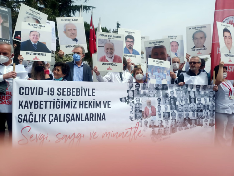 1 Nisan 'Sağlık Çalışanlarını Anma Günü': Hekimlerin pandemiye karşı savaşı devam ediyor - Resim : 1