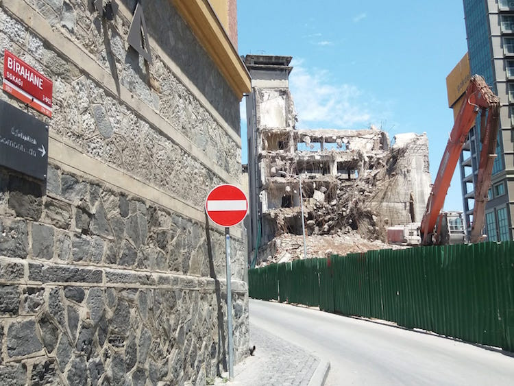 Tarihi Bomonti binası için nöbet: Ortak yaşam alanı olsun - Resim : 1