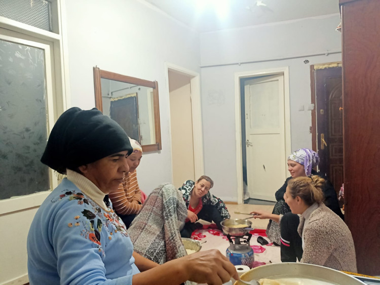 Roman kadınlar anlatıyor: Bize bakan gözler anormal - Resim : 2