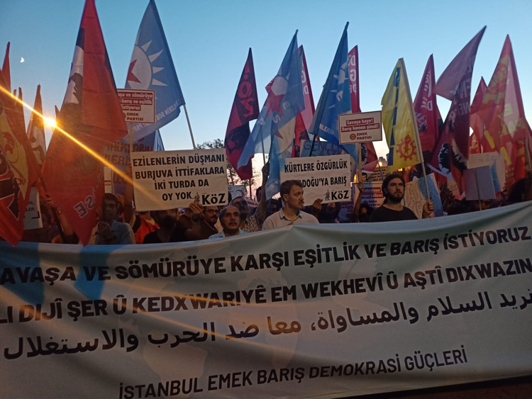 Kadıköy'de 1 Eylül Dünya Barış Günü'ne müdahele: Barış Anneleri gözaltına alındı - Resim : 1