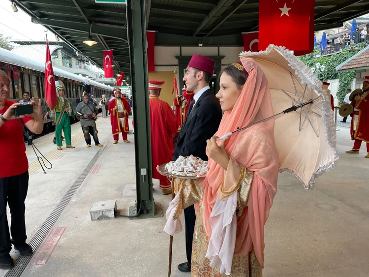 Tarihi Orient Express treni, 3 yıl sonra İstanbul'da - Resim : 3